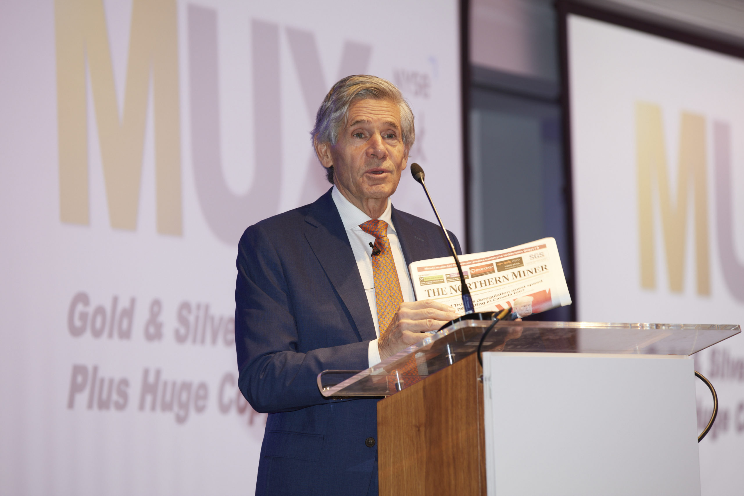 mcewen mining cambia nombre